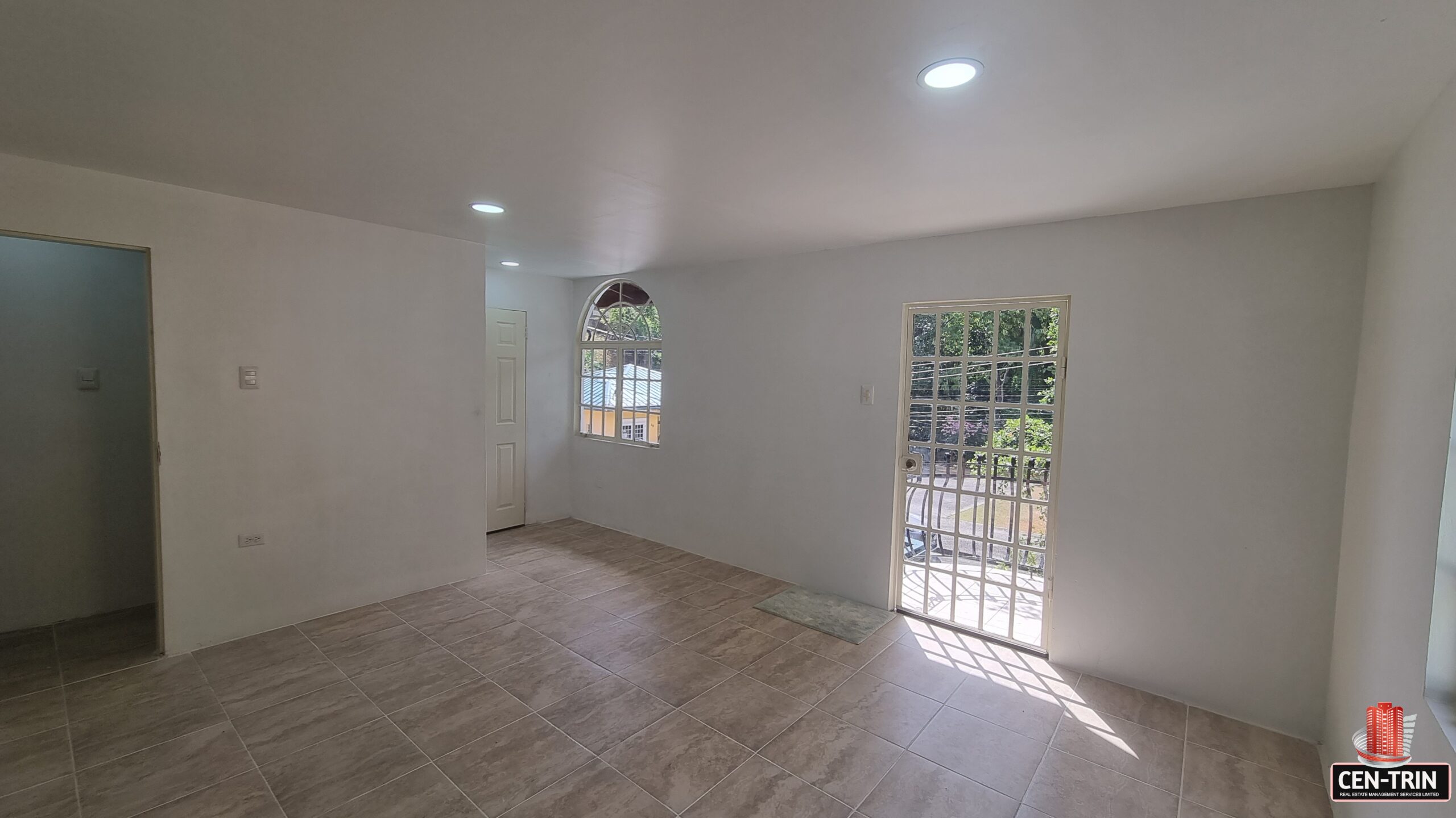 Master bedroom with mirrored closet doors and window with blinds in a 3 bedroom townhouse rental.