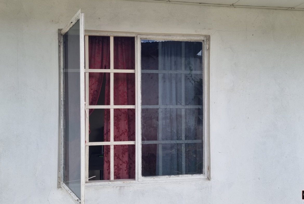 Las Lomas #1 2 Bedroom House For Sale - Living Room Window