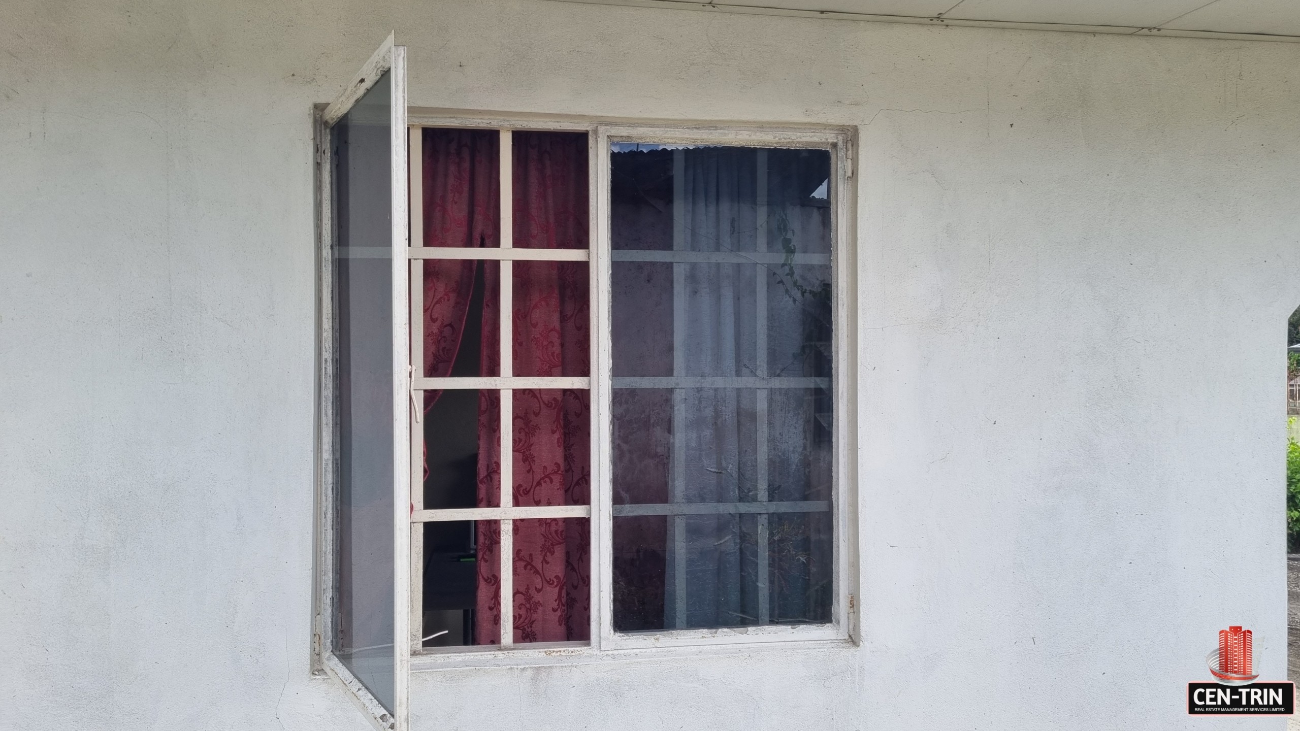 Las Lomas #1 2 Bedroom House For Sale - Living Room Window