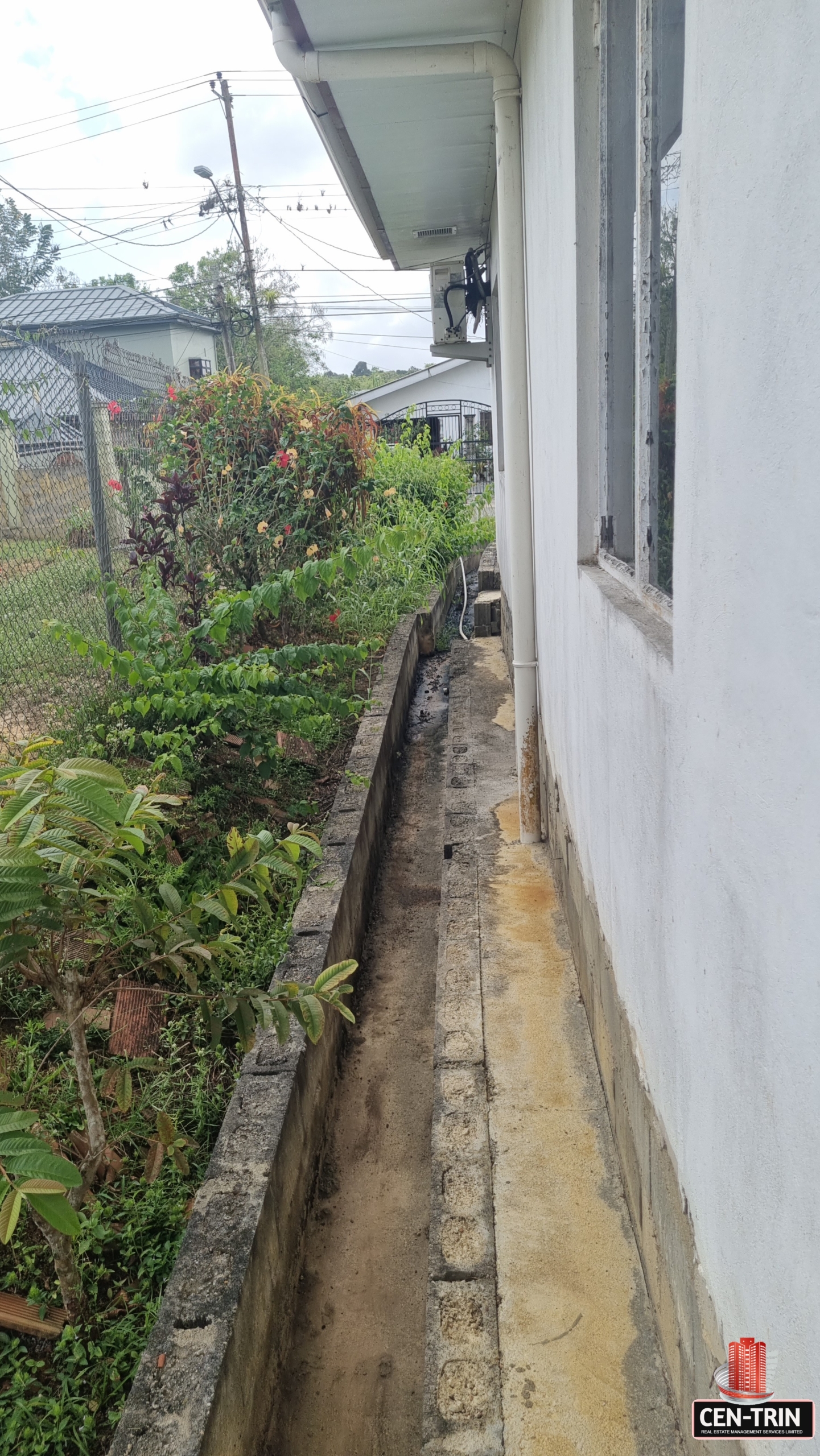 Las Lomas #1 2 Bedroom House For Sale - Side Wall Drain