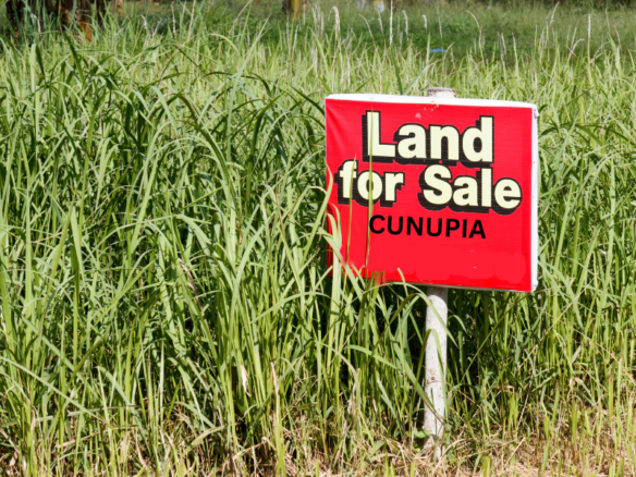 Land for Sale in Las Lomas, Cunupia 7 Land for sale in Cunupia; 5,705 sq. ft. build-ready freehold residential lot on Chin Chin Road.