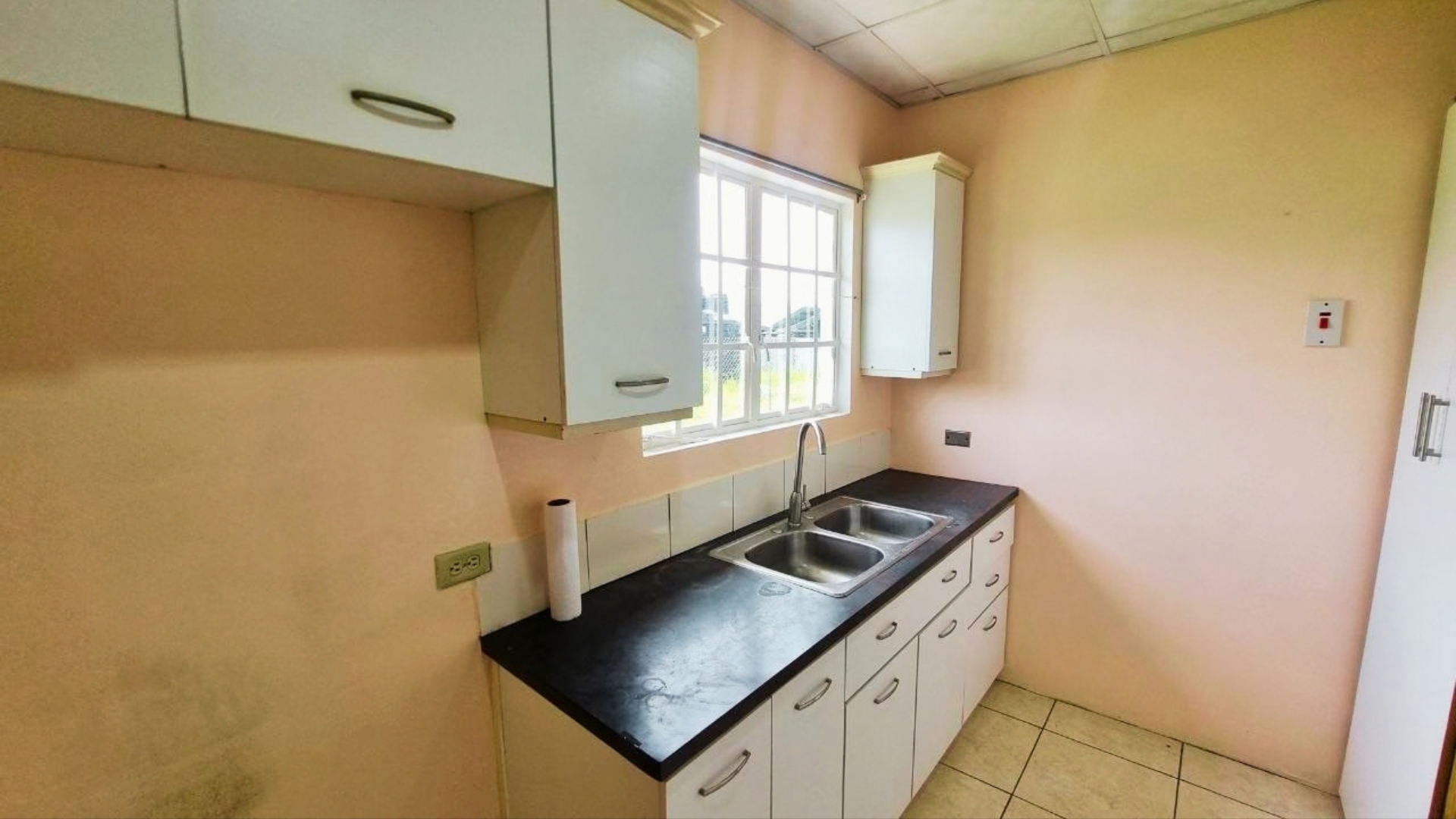 House for Rent | Eden Gardens, Freeport Fitted Kitchen Clean kitchen counter and cabinets in 3 bedroom house for rent in Eden Gardens Freeport